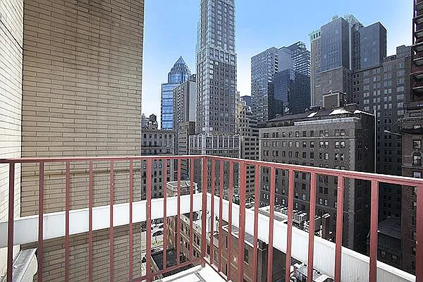 Sold by Domus Realty | media 6