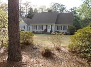 570 Fairway Dr, Southern Pines, NC 28387