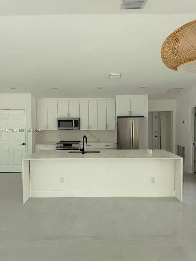 Vero Lake Estates Unit I — Photo 2