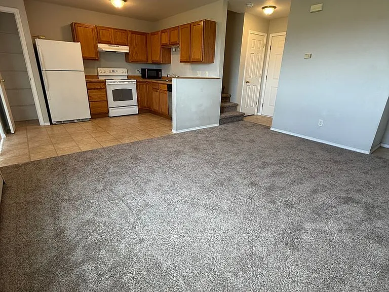 1033 N River Rock Dr — Photo 2