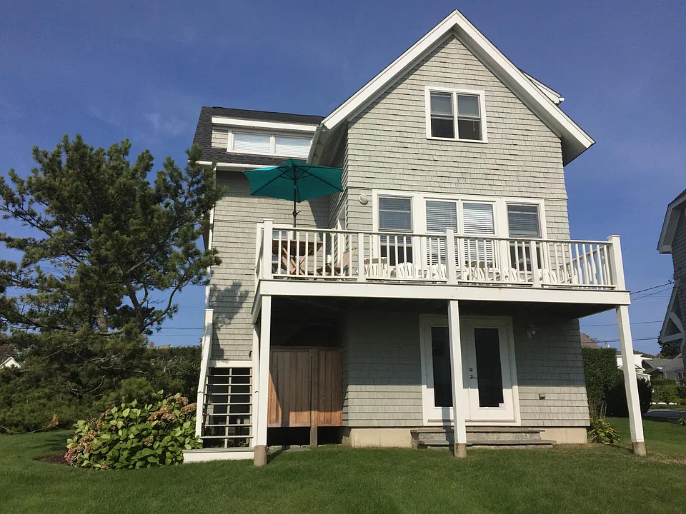 18 Esplanade St
