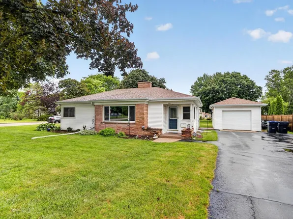 104 E Third AVENUE, Elkhorn, WI 53121