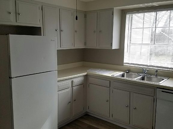 4th image of 1008 Cedar Ln APT D