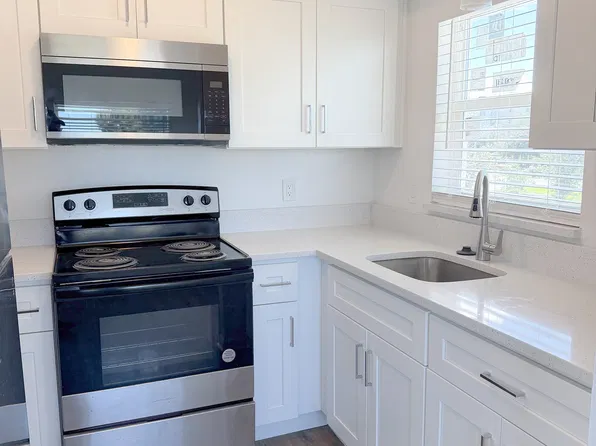 210 Albee Rd W #C, Nokomis, FL 34275