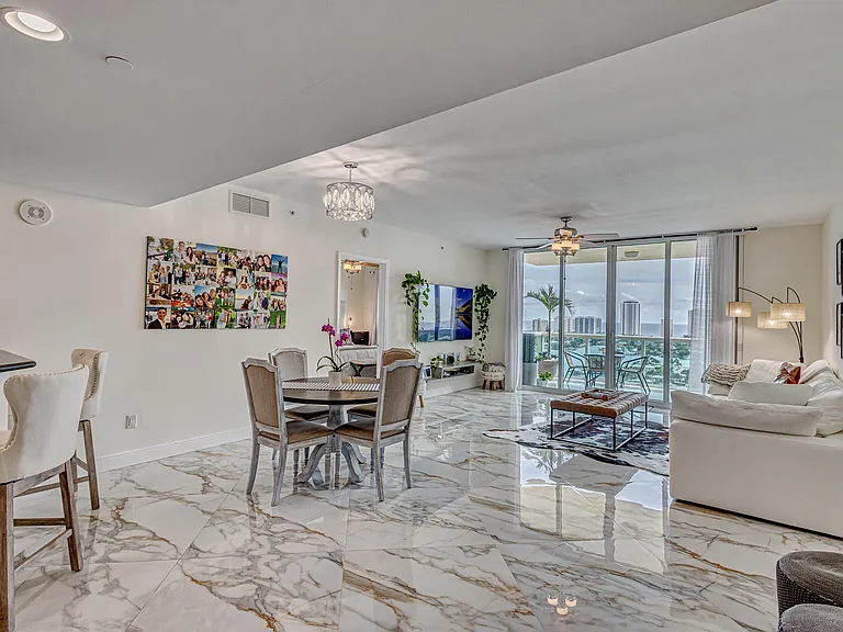 2640 Lake Shore Dr #2014 — Photo 10