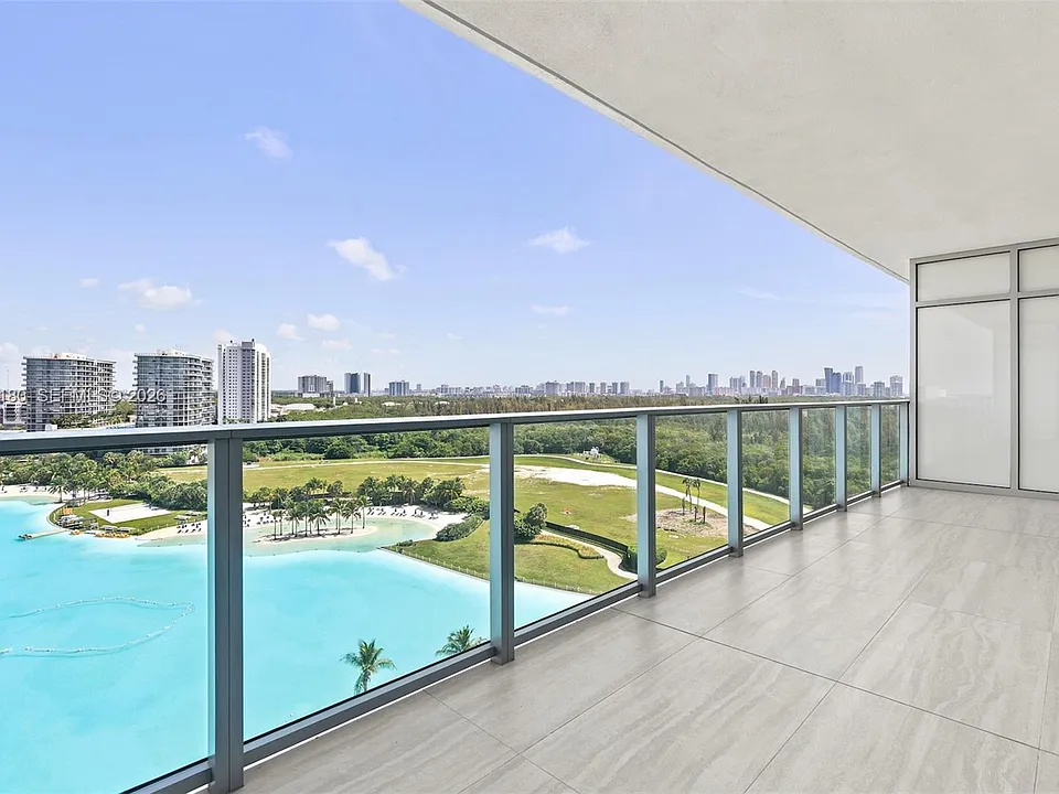 2411 Laguna Cir #1107