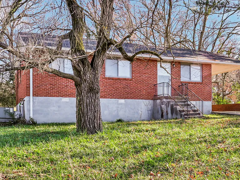 124 Yorktown Rd — Photo 23