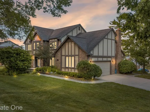 25006 Davenport Ave, Novi, MI 48374