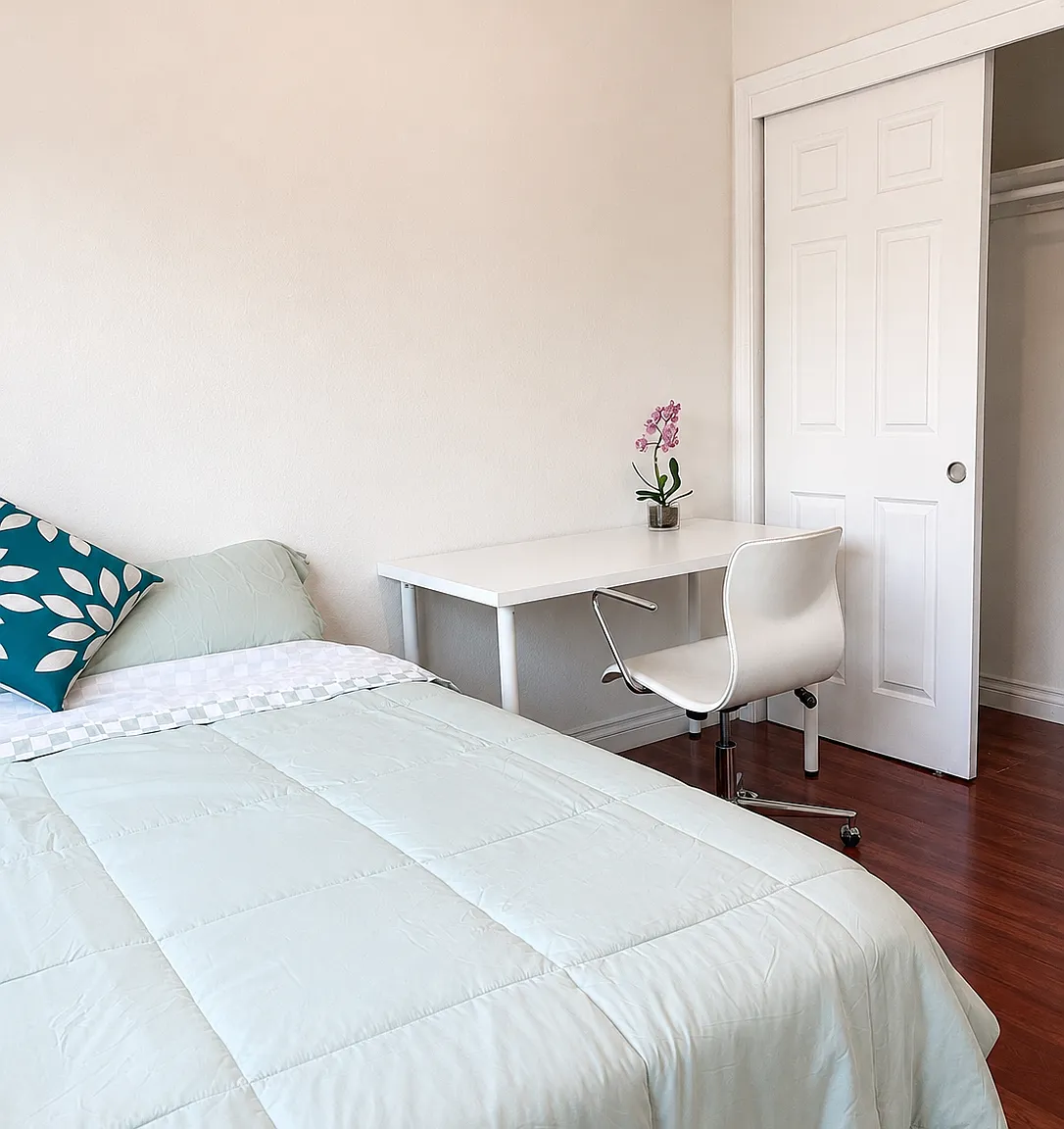 6 bed, 1717 sqft, $1,100 — Photo 3