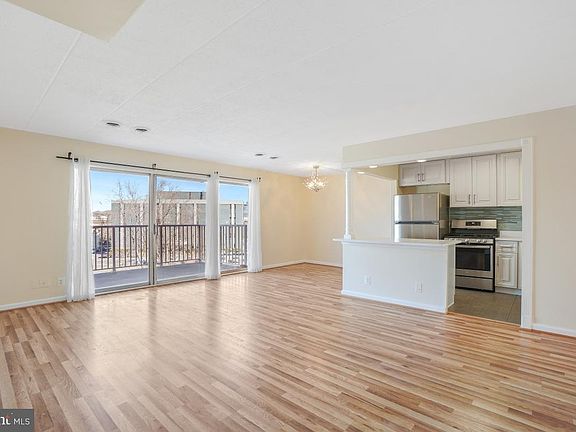 4th image of 2606 Indian Dr Unit 2D