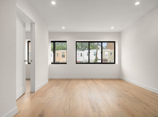 25-15 36th St #3R, Astoria, NY 11103