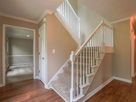 3rd image of 2522 Meadowglen Trl