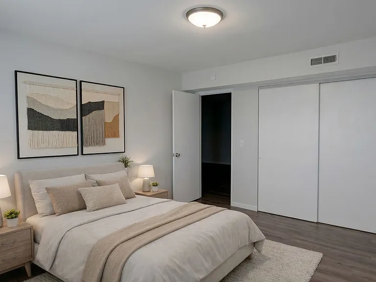 5625 S Grand Blvd #2D — Photo 2
