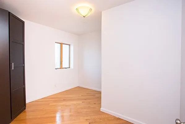 Rented by Chase Global Realty Corp | media 6