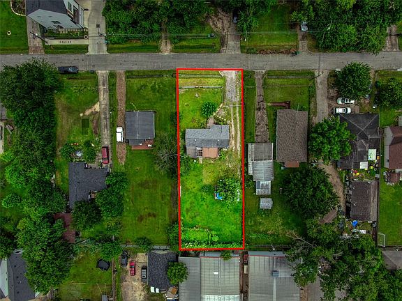 5th image of 906 Woodcrest Dr
