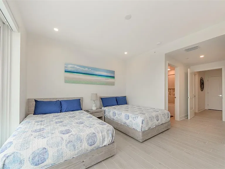 15 Avalon St #702 — Photo 25