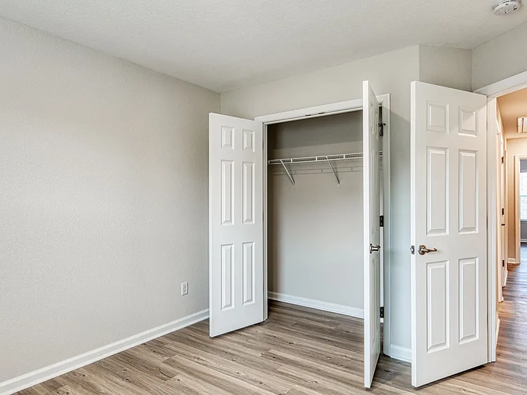 Hillpoint Preserve Townhome Apartments — Photo 18