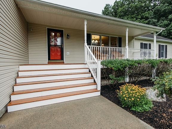 3rd image of 7 Twin Pond Rd