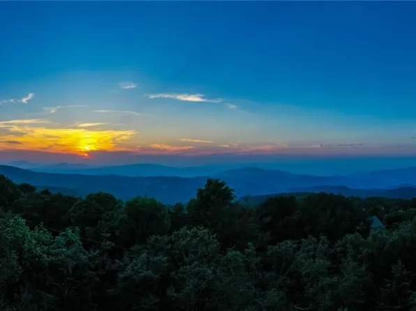 215 N Pinnacle Ridge Road, Beech Mountain, NC 28604