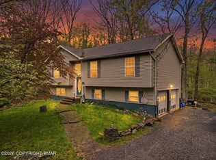 1197 Hunters Woods Dr, East Stroudsburg, PA 18301