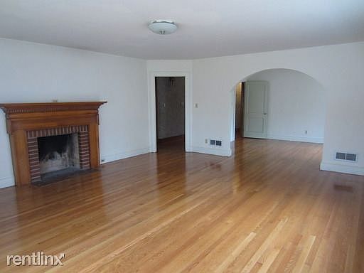 3rd image of 509 N Aspen St
