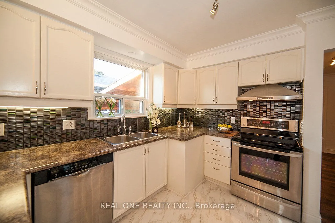 3 bed, $2,950 — Photo 2