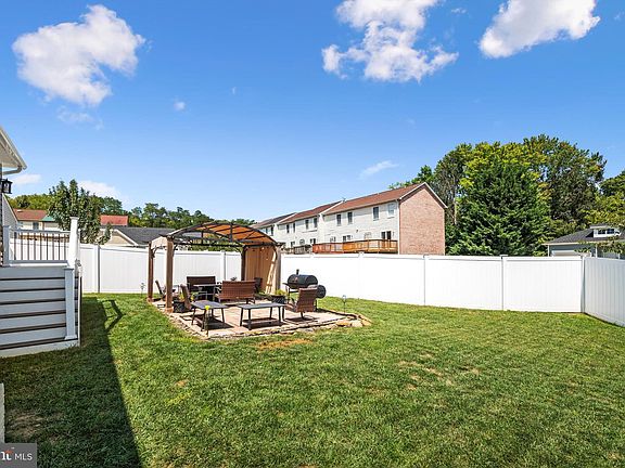 3rd image of 141 Village Cir