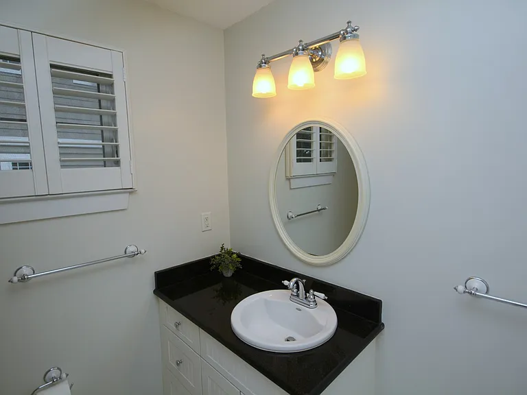 4116 Pretty Lake Ave — Photo 10