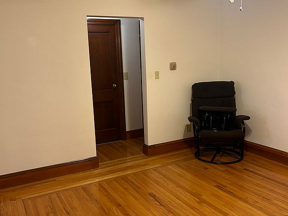 5th image of 349 Juniper St #3