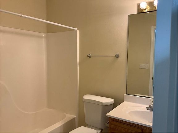 5th image of 4908-10 Laine Ave