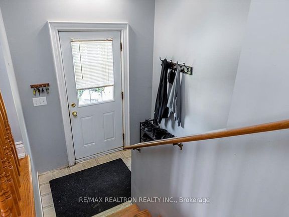 3rd image of 14 Courtland St
