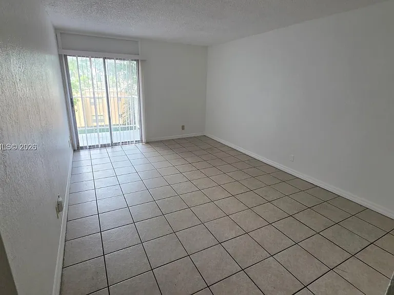 4550 NW 9th St #308E — Photo 3
