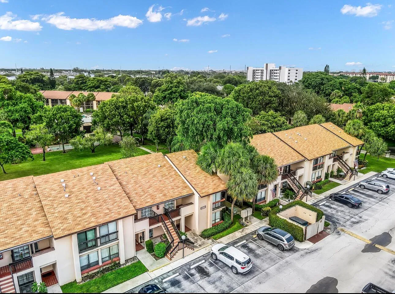 2 bed, 2.0 bath, 1100 sqft, $2,500 — Photo 3
