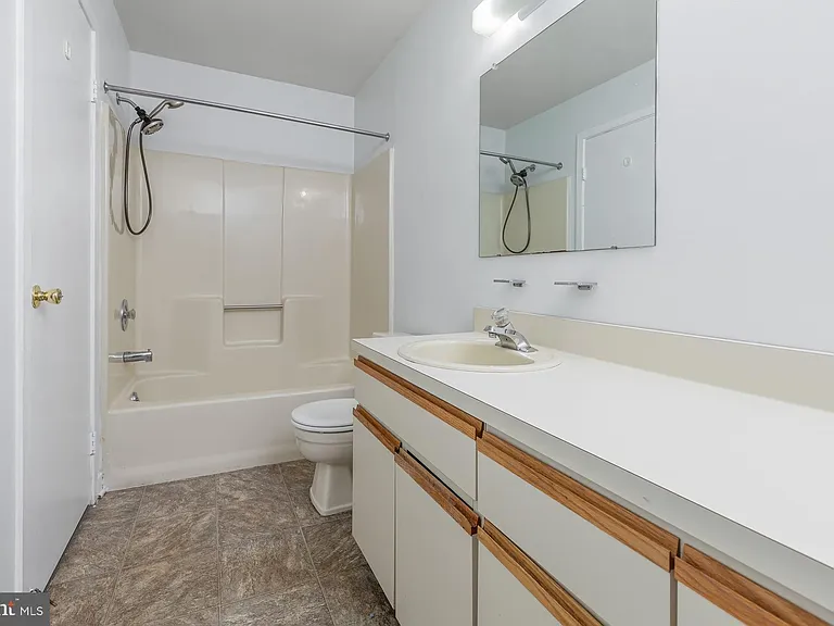 1309 Roberts Way — Photo 12