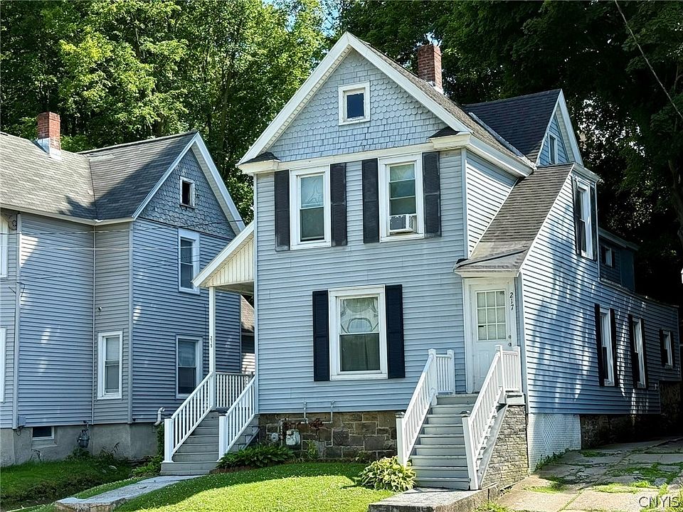 1st image of 215 W Main St
