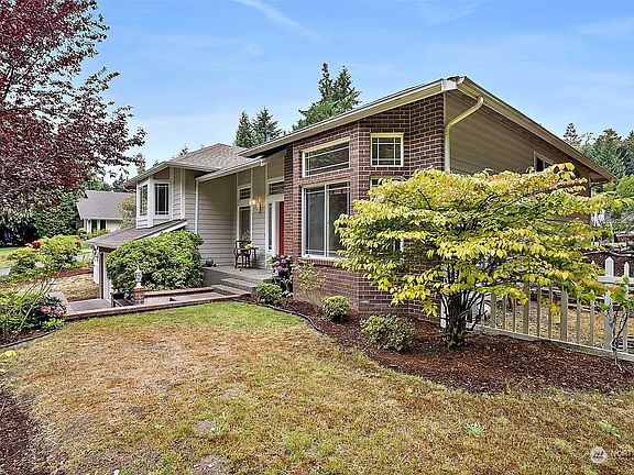 4th image of 2107 22nd Ave Court NW