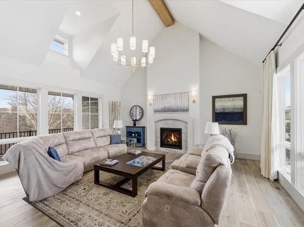 9810 Sky Ln, Eden Prairie, MN 55347