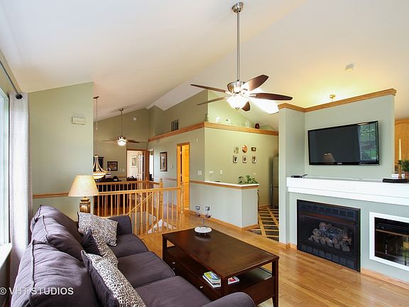 3rd image of 460 New Haven Dr