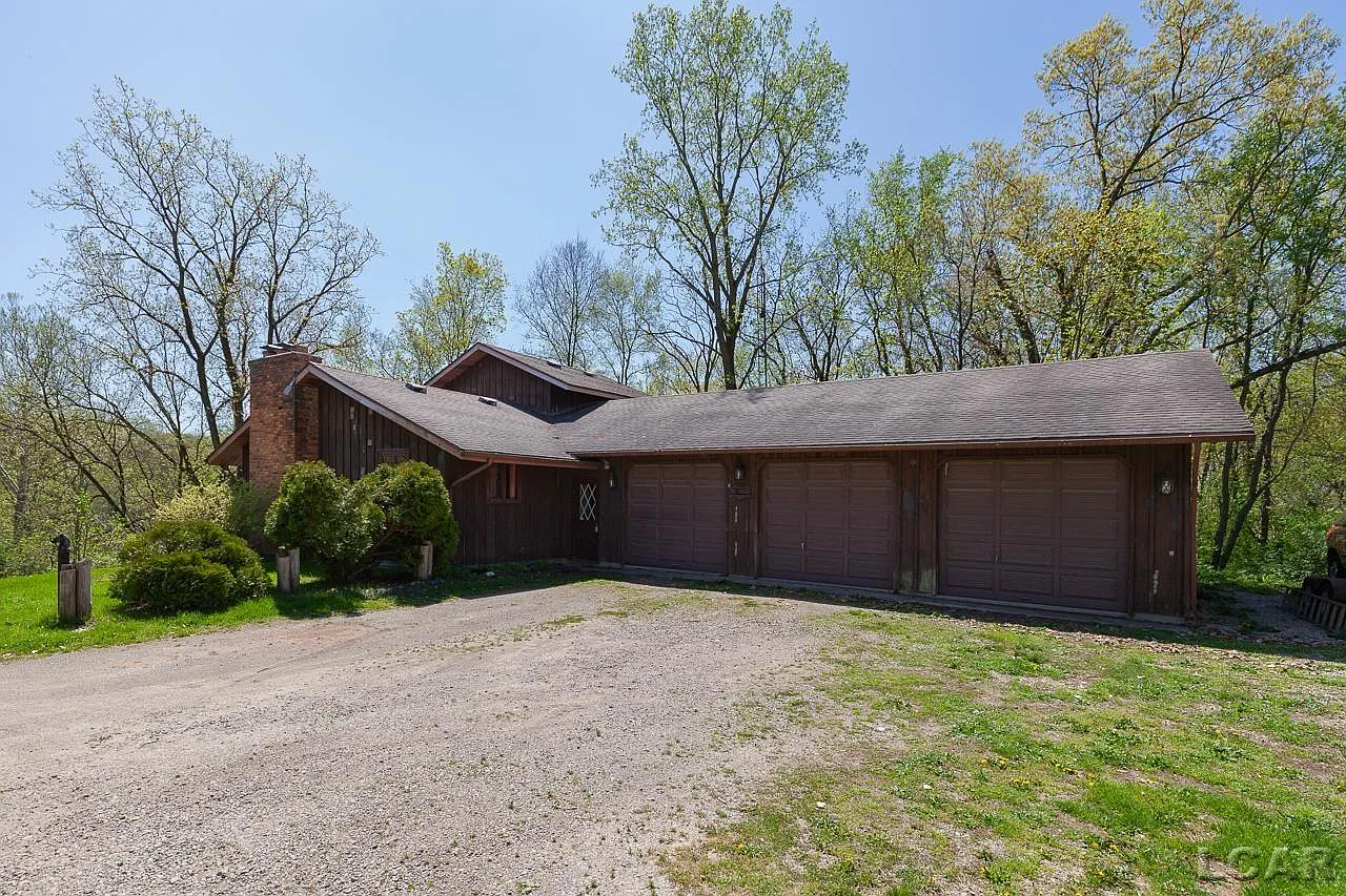 1015 & 1000 Hillcrest Ct photo 1