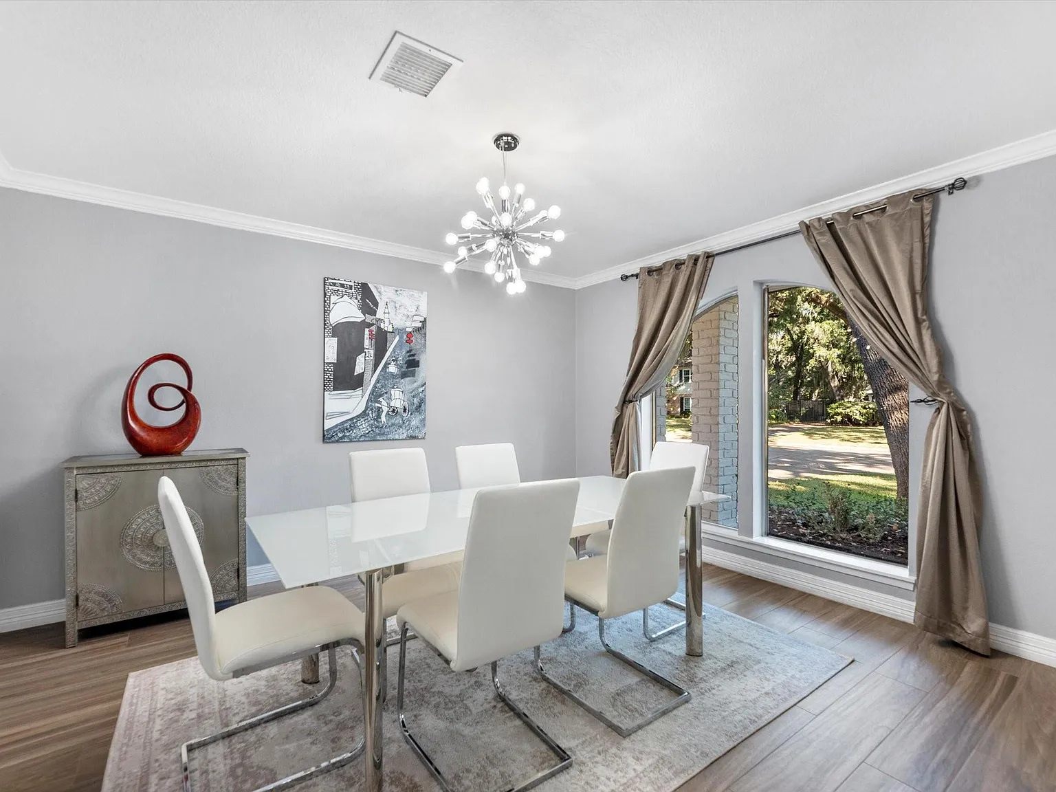 3 bed, 2.0 bath, 2317 sqft, $3,100 — Photo 4