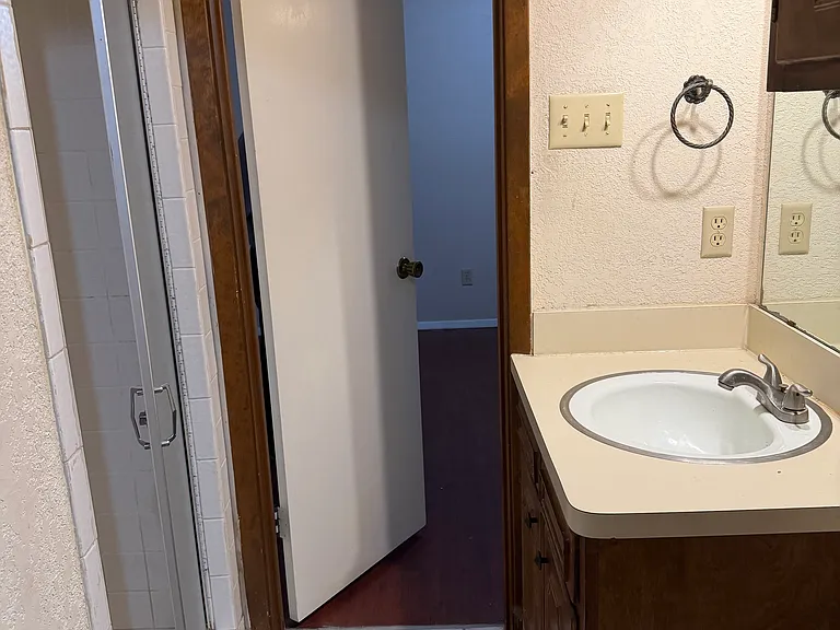 2101 Botts Dr — Photo 6