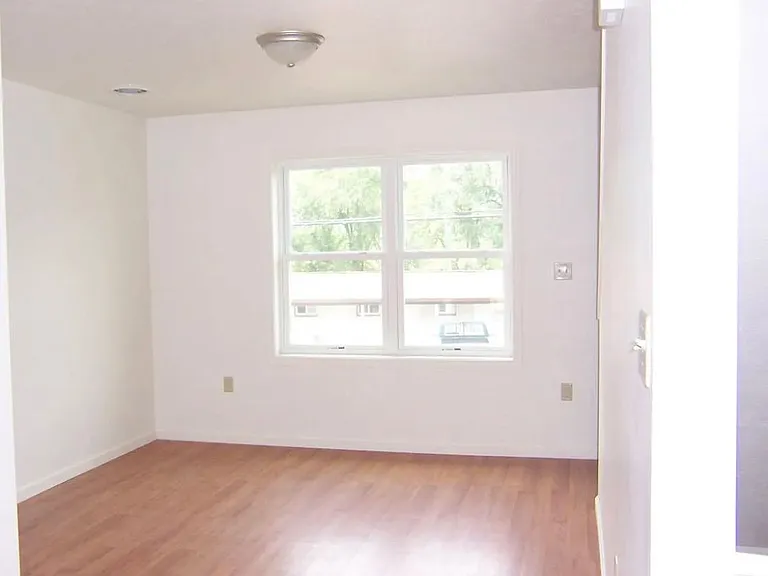 137 Clemens Ln #139 — Photo 2