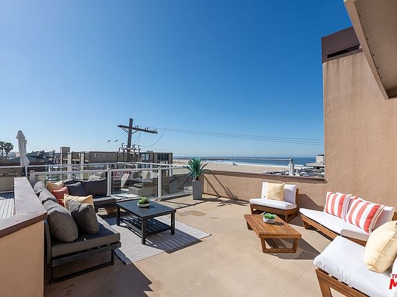 3rd image of 16 Quarterdeck St Unit 301