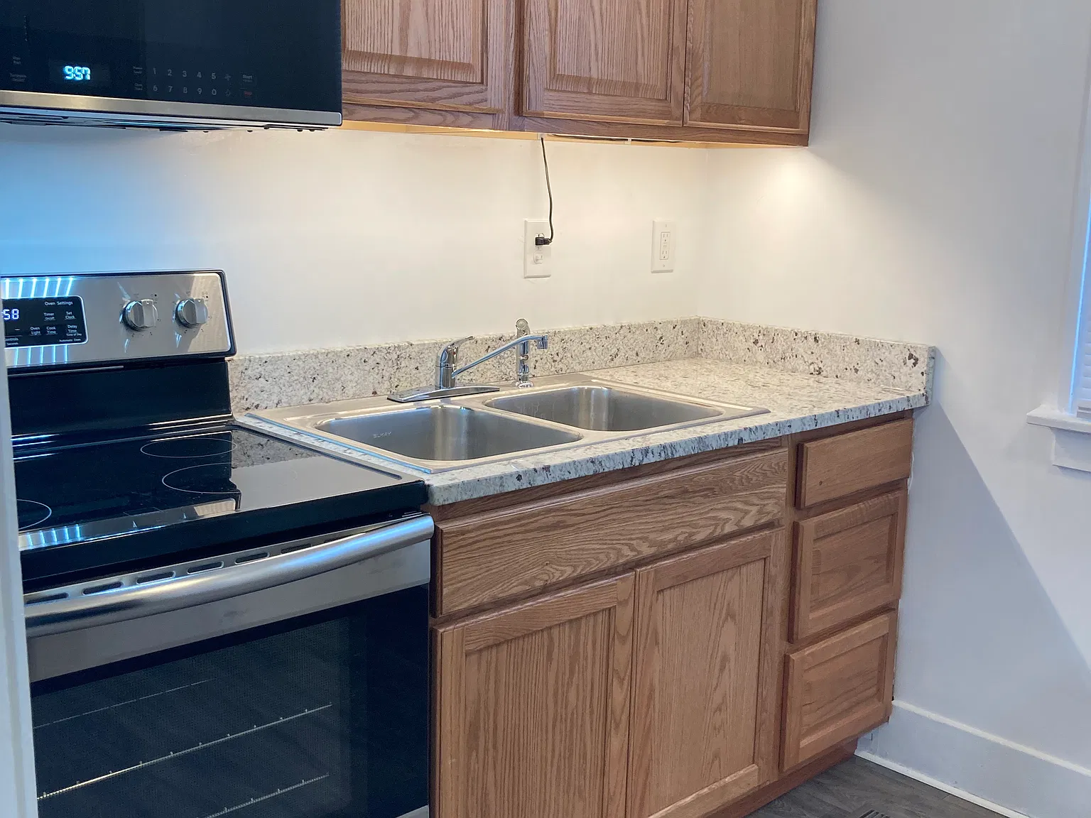 Studio, 320 sqft, $850 — Photo 2