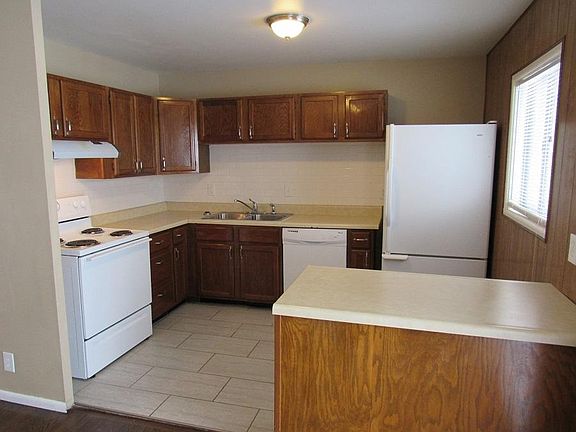 4th image of 8407 E 93rd Ter