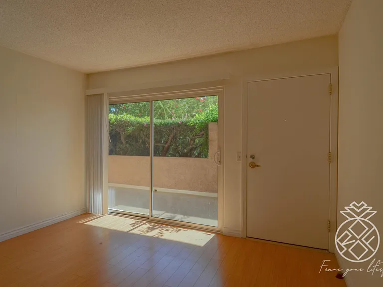 7607 Saint Bernard St #3 — Photo 11