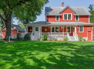 122 N Emerson St, Mount Prospect, IL 60056