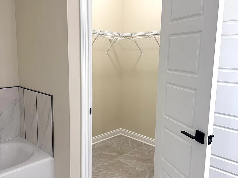 112 Patchen Dr — Photo 3