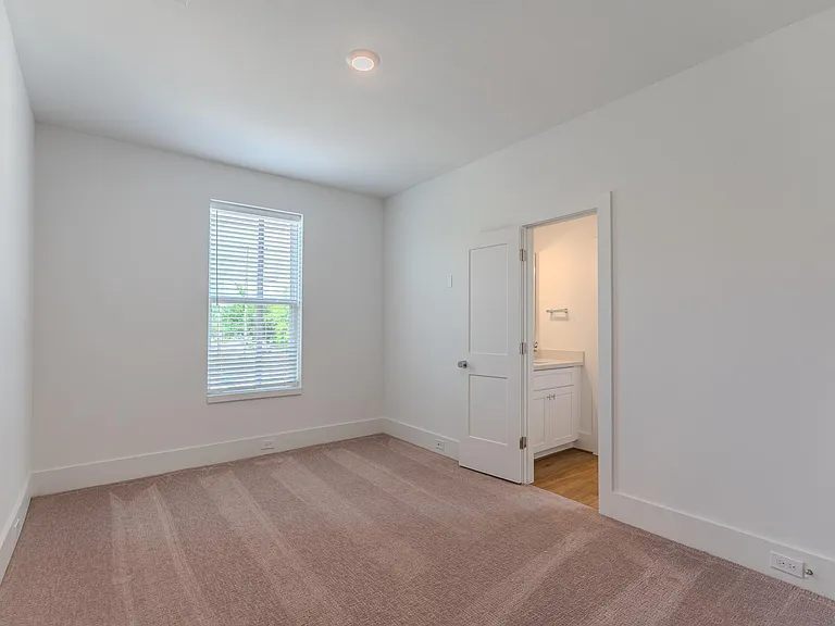 7613 Victory Reserve St — Photo 21