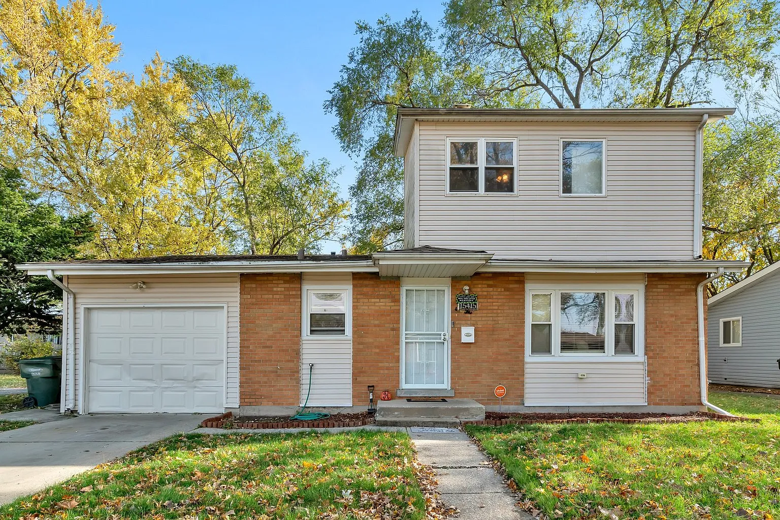 15415 Dorchester Ave photo 1